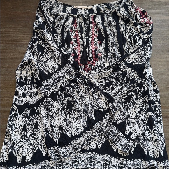 Soft Surroundings black ikat crinkle gauze tunic blouse with sequins - Picture 3 of 7